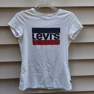 Levi's White t-shirt size SP 100% cotton. Youth  Levi's Women's White Graphic Te